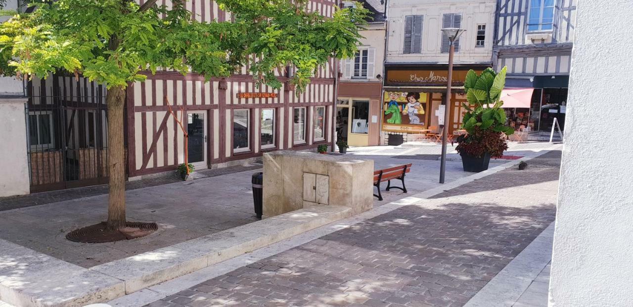 Au 36, Les Apparts Hotel Joigny Εξωτερικό φωτογραφία