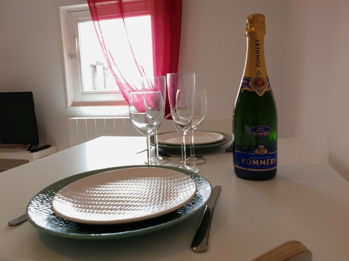 Au 36, Les Apparts Hotel Joigny Εξωτερικό φωτογραφία